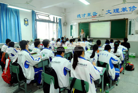 浅谈高中语文课堂教学中的提问艺术